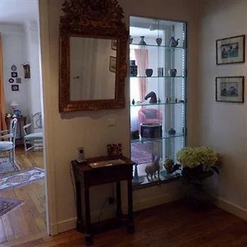 Laos Bed & Breakfast Paris