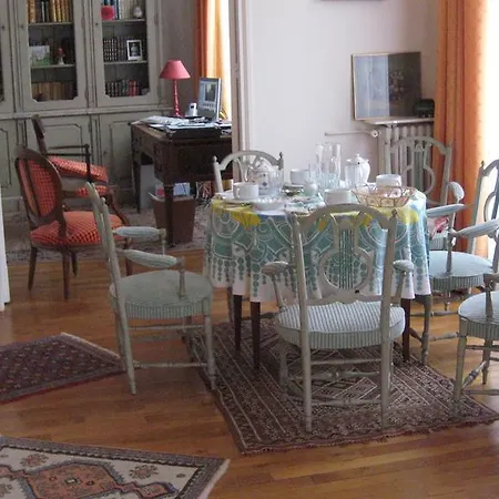 Laos Bed & Breakfast Paris